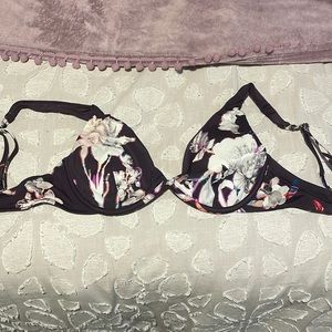 34D Athleta Swim Top